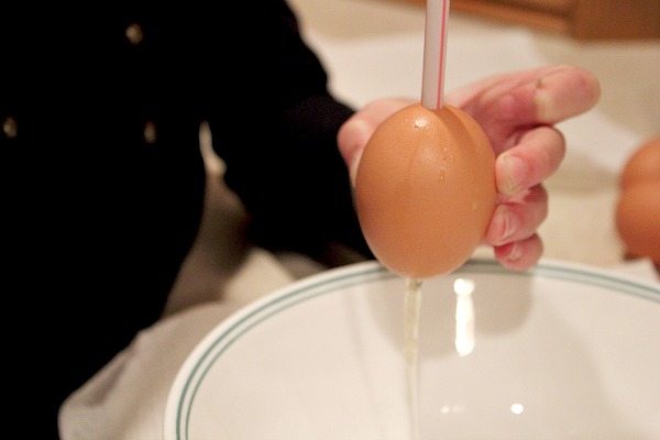 Decorating for spring and Easter is fun and rewarding.  This great tip for how to blow out an egg will take your spring and Easter crafting to new heights.