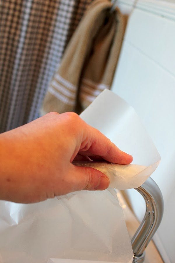 You need to try this handy little trick that will keep your faucets shiny for longer. It's so incredibly easy you won't believe it! Wax Paper!