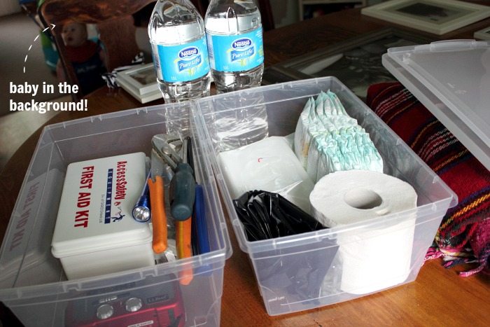 An easy-to-follow checklist so you can finally put together that emergency kit you've been meaning to make!