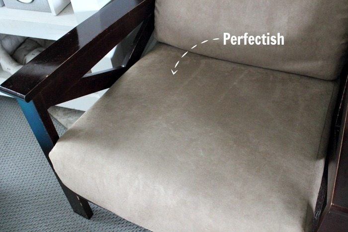 There's an easy, painless way to clean microfiber furniture that really works! Check it out!