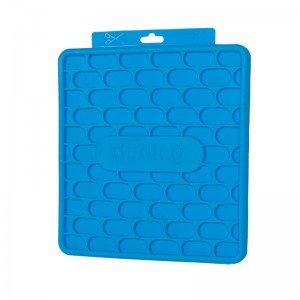 dudley locker mat to absorb dirt and water from muddy shoes!