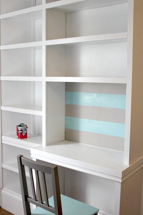Super handy tip! Painting perfect wall stripes doesn't have to be an aggravating experience!