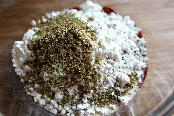How to make your own homemade taco seasoning mix! This way is way tastier than using those little packets and so much better for you too! 