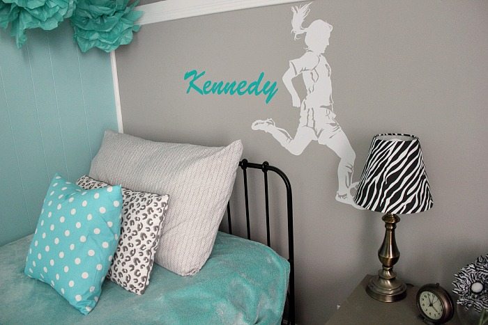 A complete list of where and how to get everything you need for this fun grey and turquoise bedroom!