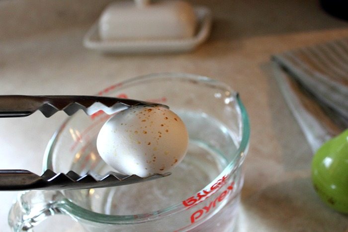 How to make super easy hard-boiled eggs in your oven! Great, quick cooking tip!