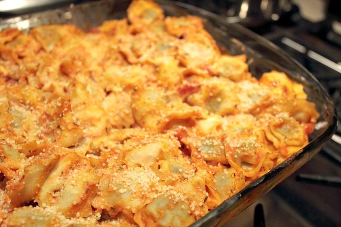 Delicious easy baked tortellini recipe ready in just a few minutes and using things I always have in the house!