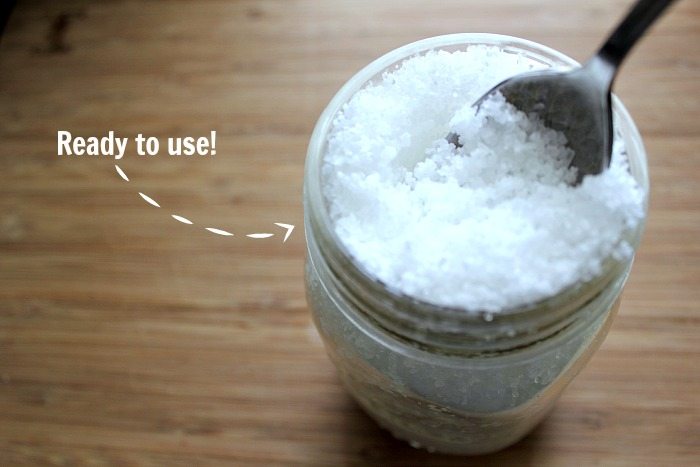 Make this DIY moisturizing and exfoliating salt scrub with stress relieving properties in a cute mason jar in just 2 minutes flat! 
