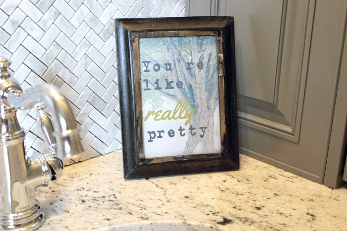 Make your own stylish printable artwork for your home using your favorite quote!