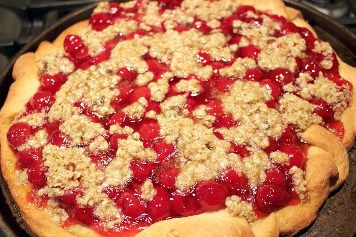 Easy and pretty cherry pie dessert pizza recipe! The perfect kid-friendly dessert for Summer BBQ dinners and potlucks!