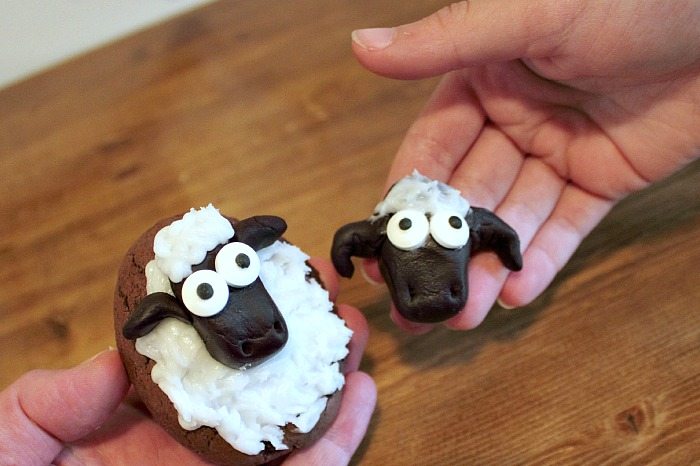 A cookie craft idea to make with your kids after watching the "Shaun the Sheep" movie this Summer!