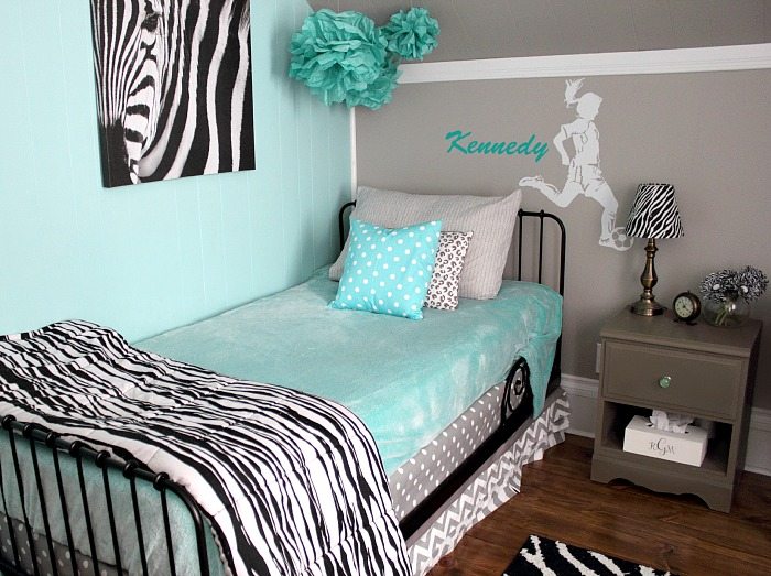 A little paint can make a big difference! Check out these dramatic diy before and after room makeovers featuring stunning results just by using a little paint!