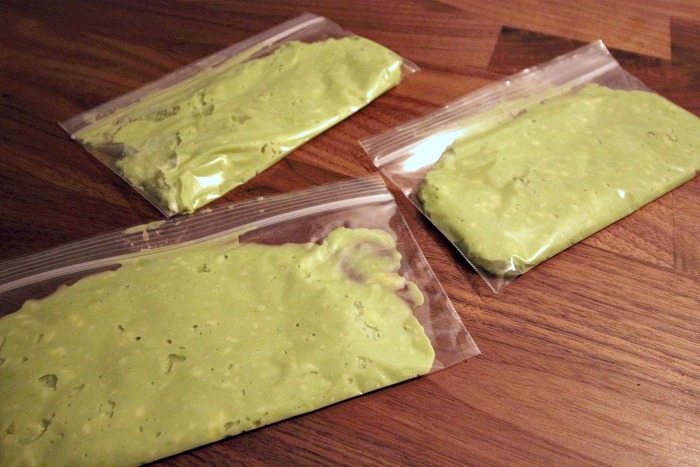 How to Freeze Avocado - Snack size zip lock bags