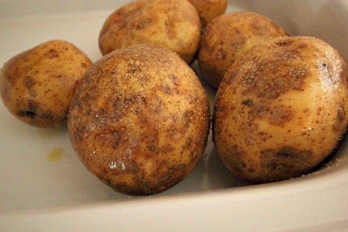 Salted and oiled potatoes in a crock pot
