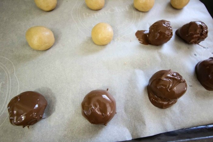 Easy chocolate peanut butter truffles recipe! Only takes 10 minutes!