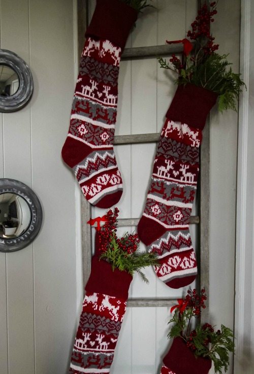 How to decorate for Christmas when you don't have a mantel in your home! Create a "fantel"!