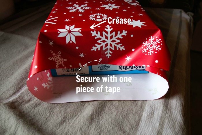 How to wrap Christmas presents with crisp corners and smooth edges. Folding the ends.