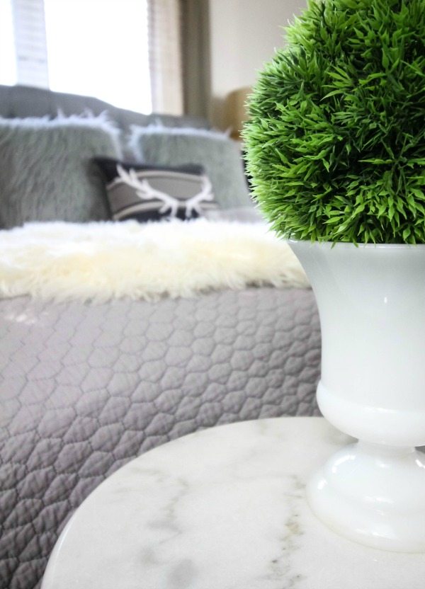 How to mix textures to get a cozy look without making your home look messy and cluttered!