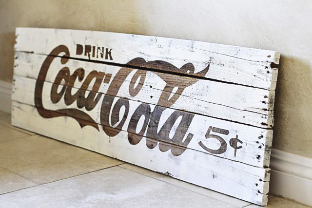 Easy DIY painted sign project ideas! Love how simple these are to make and what a big impact they have in a room!