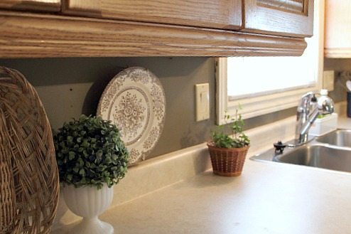 Budget-friendly ways to update a very outdated kitchen. Love the farmhouse style touches!