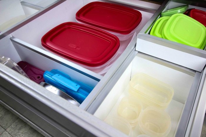How to build your own custom kitchen drawer organizers! So smart!