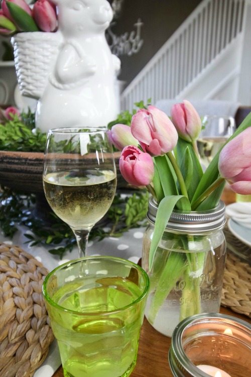 Farmhouse style Easter decorating ideas. Simple, fresh, and cute!