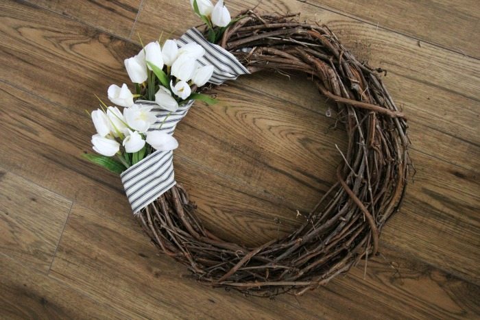 Love how this wreath looks! It looks so easy and affordable too!