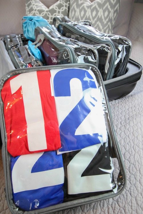 Amazingly organized suitcase! Love this packing method using packing cubes!