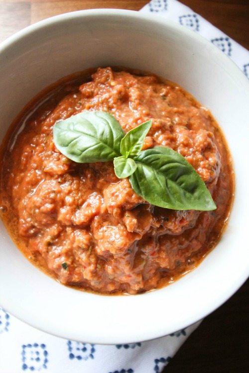 This 12 second pasta sauce is so easy and so healthy!