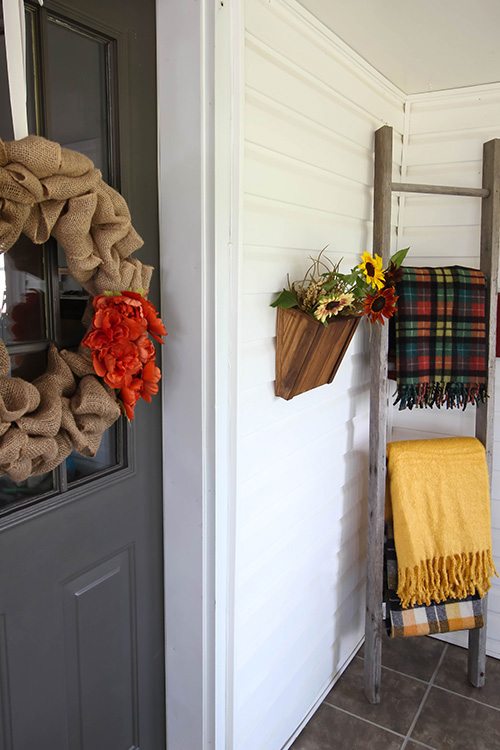 How to make one of those big, fluffy, puffy burlap wreaths that you've been seeing everywhere!