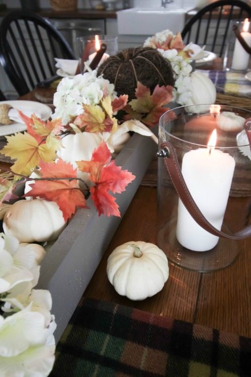 Love this fun and festive farmhouse tablescape for fall!