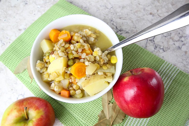 My favorite healthy stew recipe: this lentil barley stew with apples is the perfect hearty fall/winter stew recipe! It's healthy & full of great flavours.