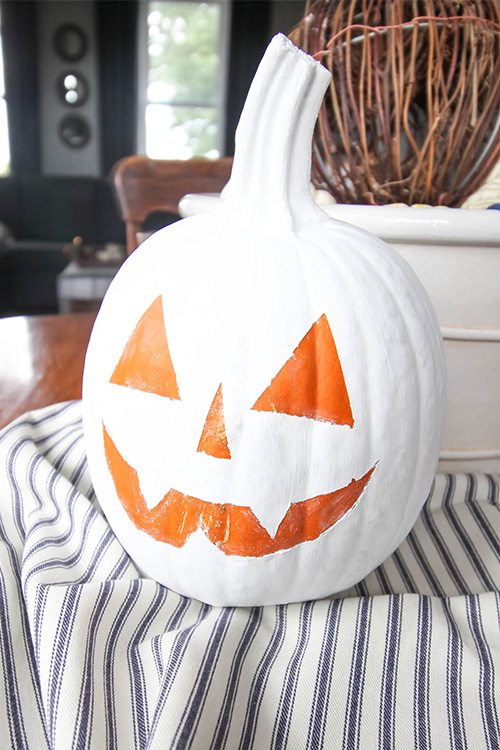 Fun reverse painted pumpkins to make for halloween this year!