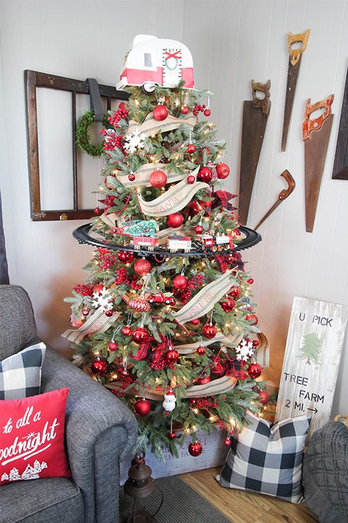 A rustic Christmas home tour with simple farmhouse-style decor ideas that you can copy in your home this Christmas!
