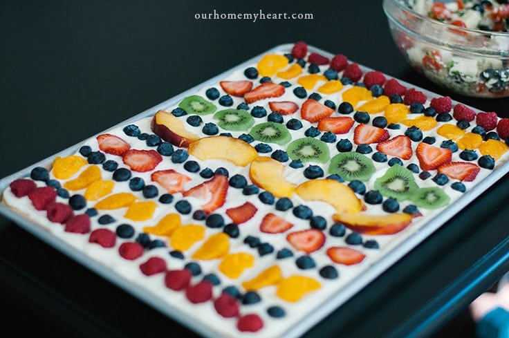 If you're searching for a fun summer dessert idea that's a little more on the healthy side, look no further than these fruit pizza recipes!