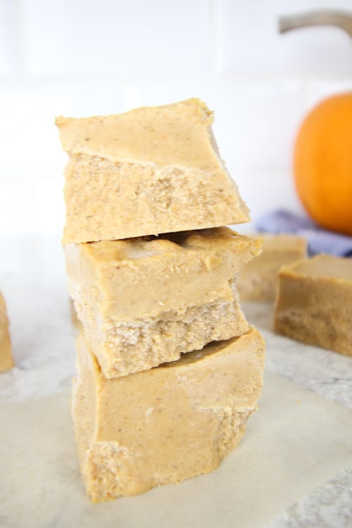 Try this homemade healthy pumpkin fudge recipe the next time you're craving something sweet and pumpkiny! Great for pumpkin pie fans!
