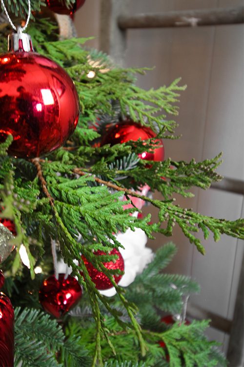 Try a few of these simple Christmas tree decorating tricks to make your tree look more polished and pulled-together this year. Anyone can have a tree that looks professionally-decorated with these easy, inexpensive tips!