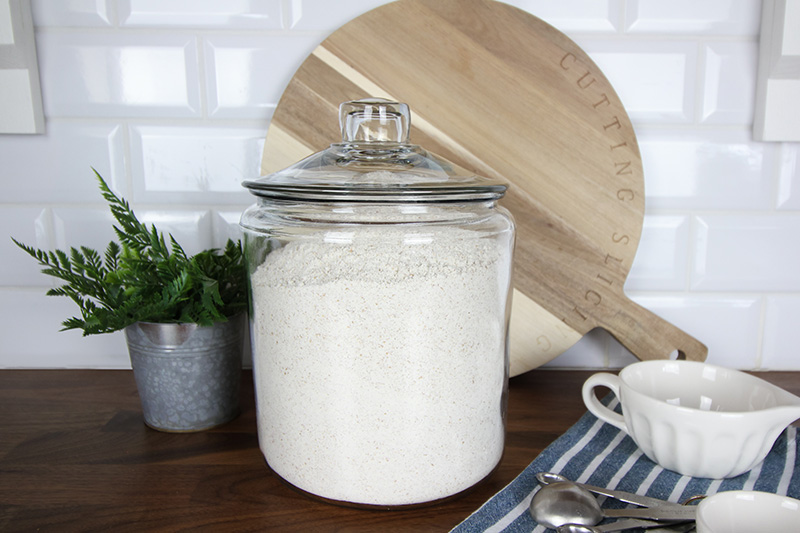 No need to run to the store if you have a recipe that calls for this particular type of flour that not many of us keep in the pantry at all times! Here's how to make your own self-rising flour!
