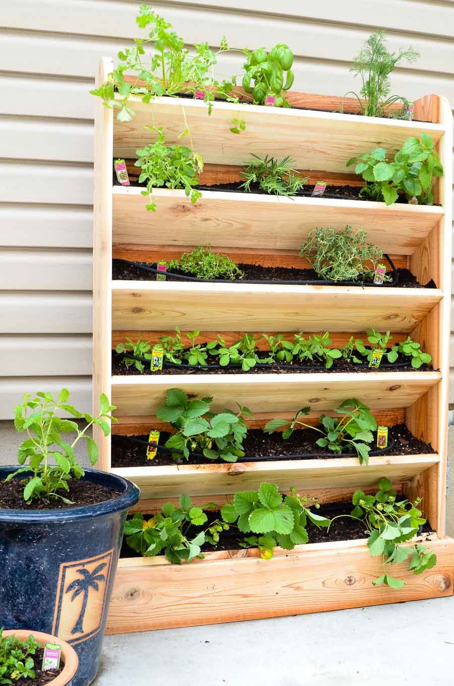 DIY Garden Planters #GardeningIdeas #DIYPlanters #ContainerGardens