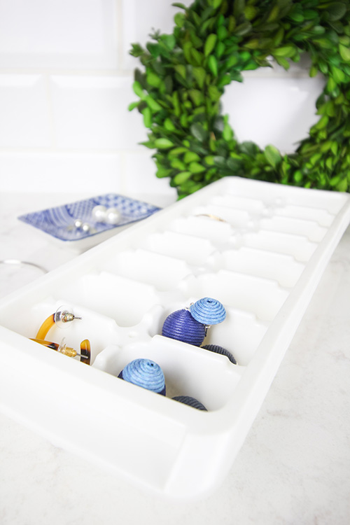 Look no further than your kitchen cupboard if you've been looking for the perfect solution to organize all of your small jewelry and accessory pieces! The ice cube tray jewelry organizer to the rescue!