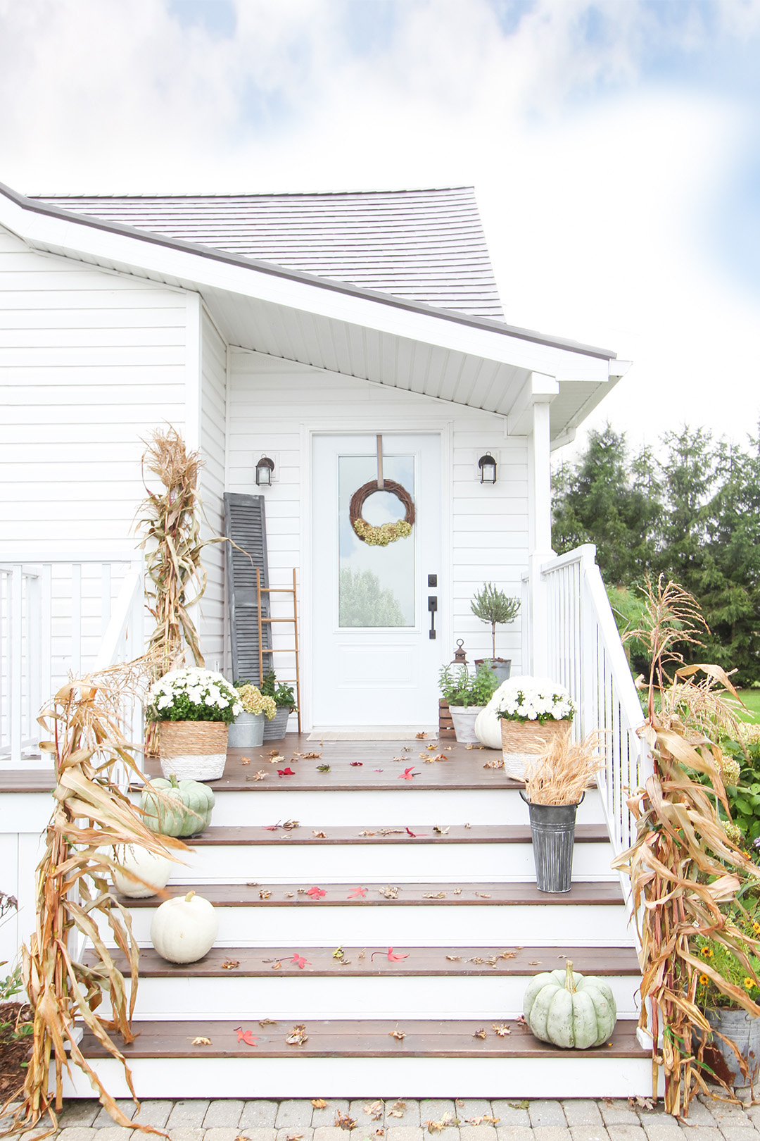 In today's post I'll be sharing my neutral farmhouse fall porch decor for this year that I've put together on the side porch!