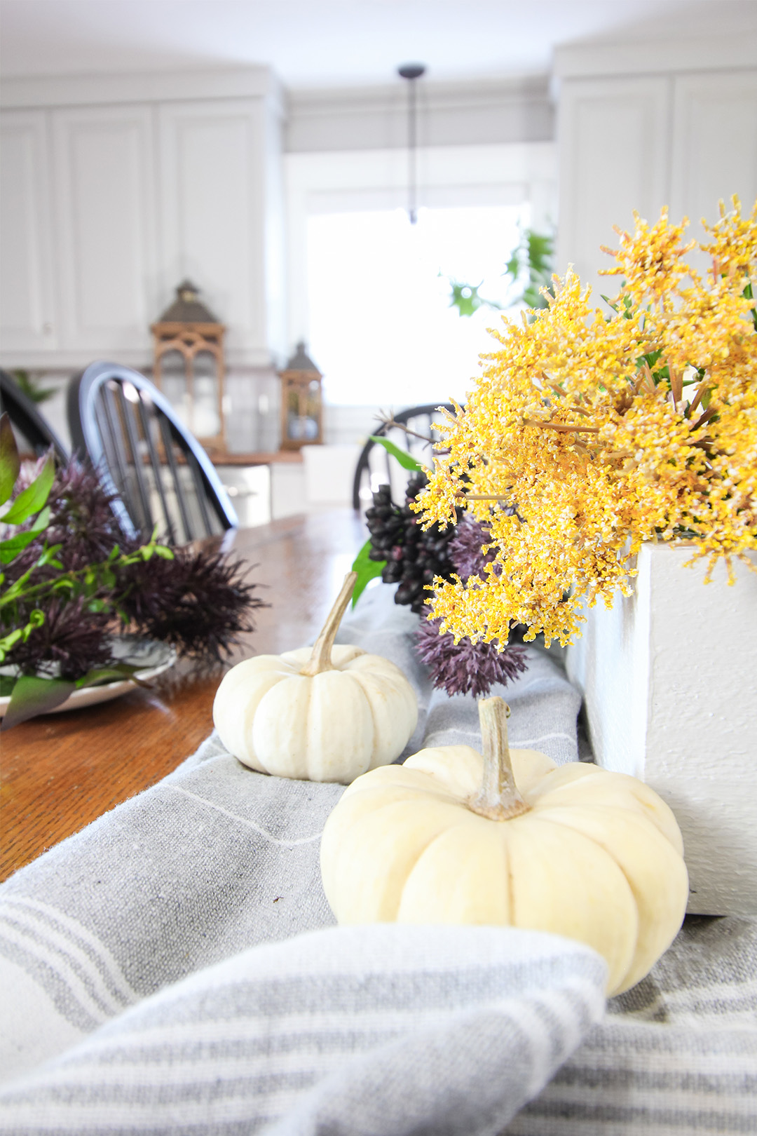 In this post I'll share details about our farmhouse style Thanksgiving table from our Canadian Thanksgiving holiday last weekend!