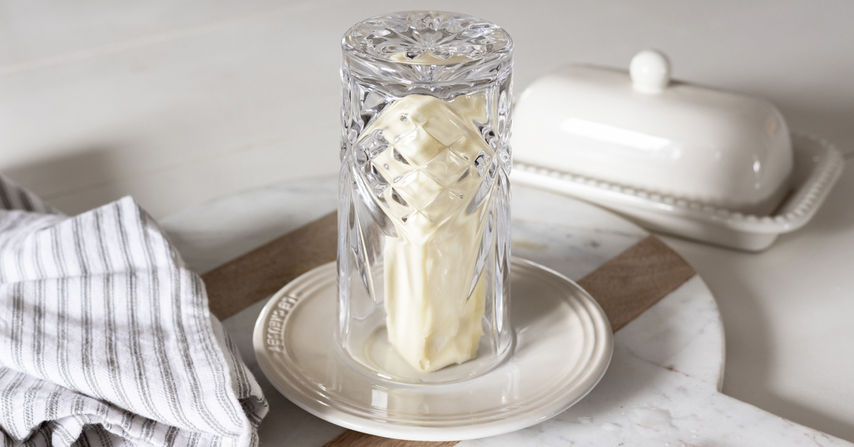 How to soften butter quickly with a drinking glass and hot water.