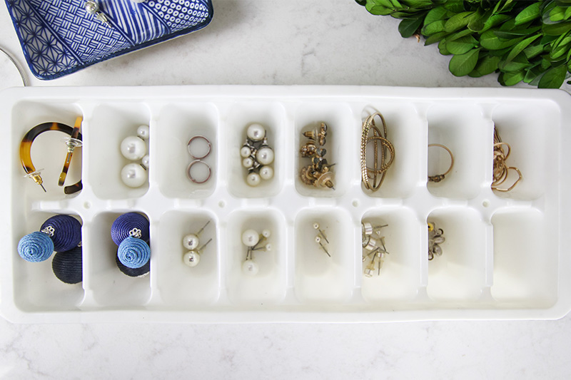 In today's post I'm going to share some of my favourite simple tricks for organizing with thrift store finds. Sometimes you find the best solutions in the most unexpected places!