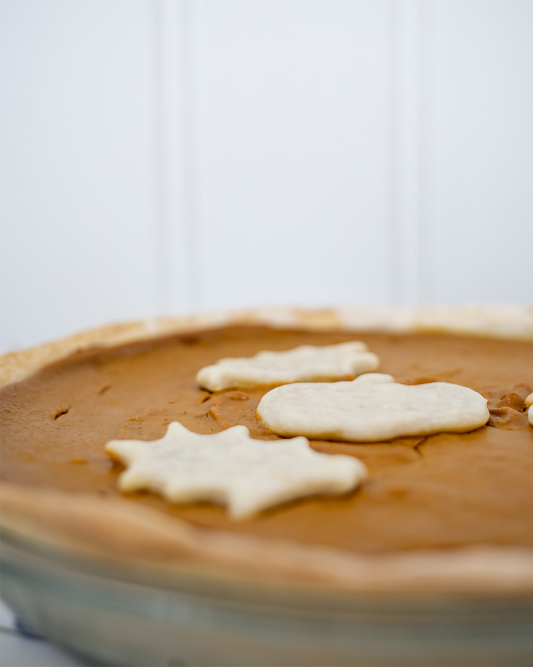 Pumpkin pie is a fall necessity and no one should do without! Here's my recipe for perfect plant-based pumpkin pie.