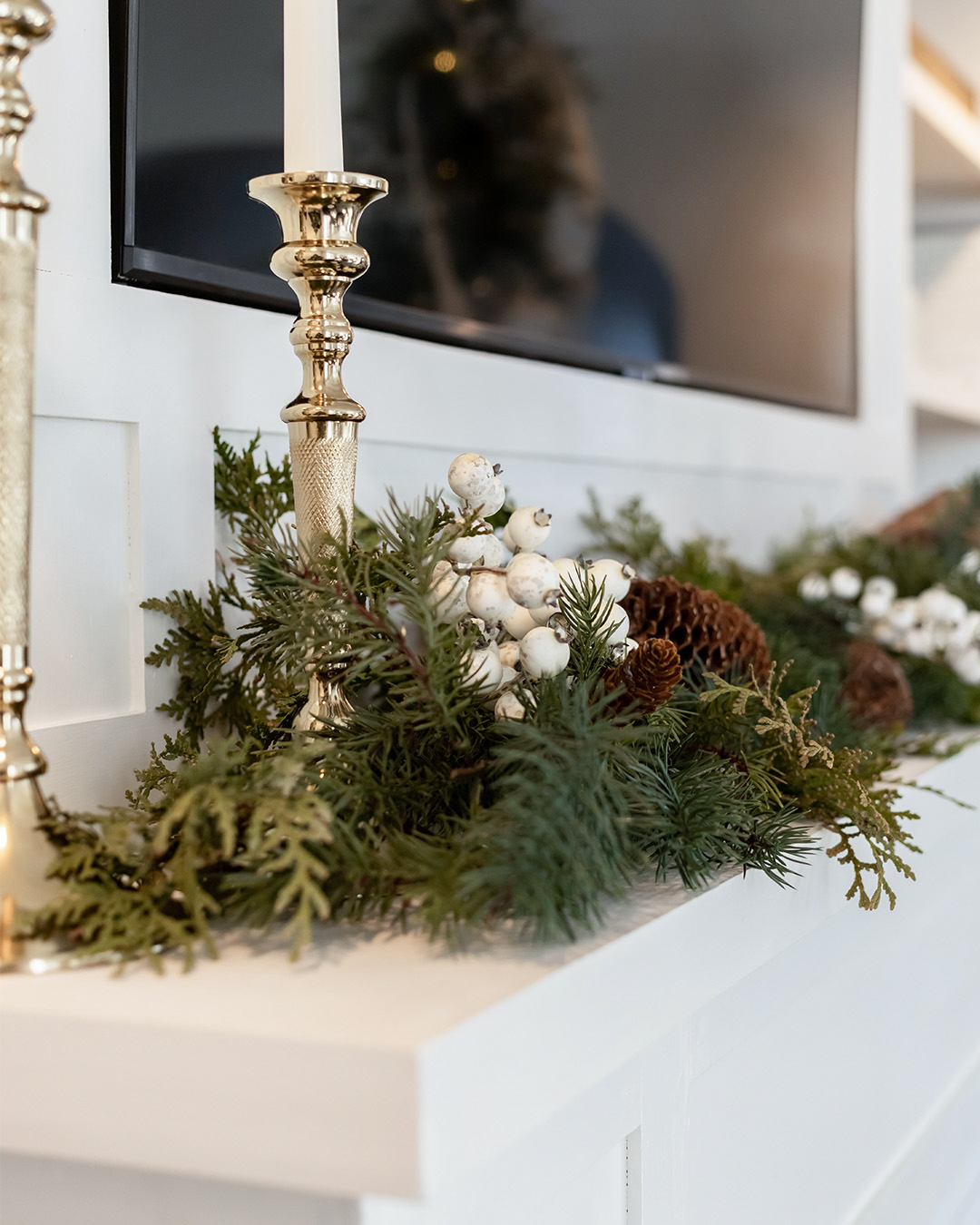 I love using natural Christmas decor as much as possible. It's environmentally friendly and compostable! Here are some favourite ideas for decorating with foraged greenery for Christmas.