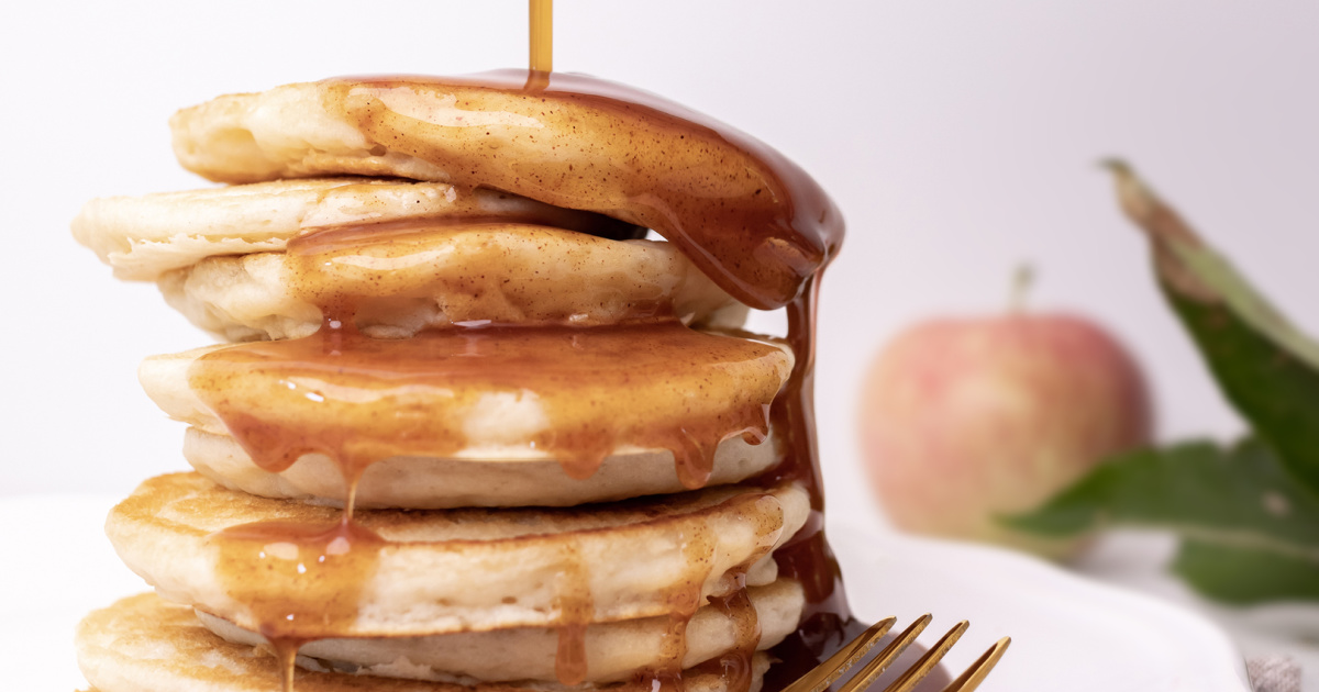 The ultimate fall breakfast hack: Homemade apple cinnamon syrup.