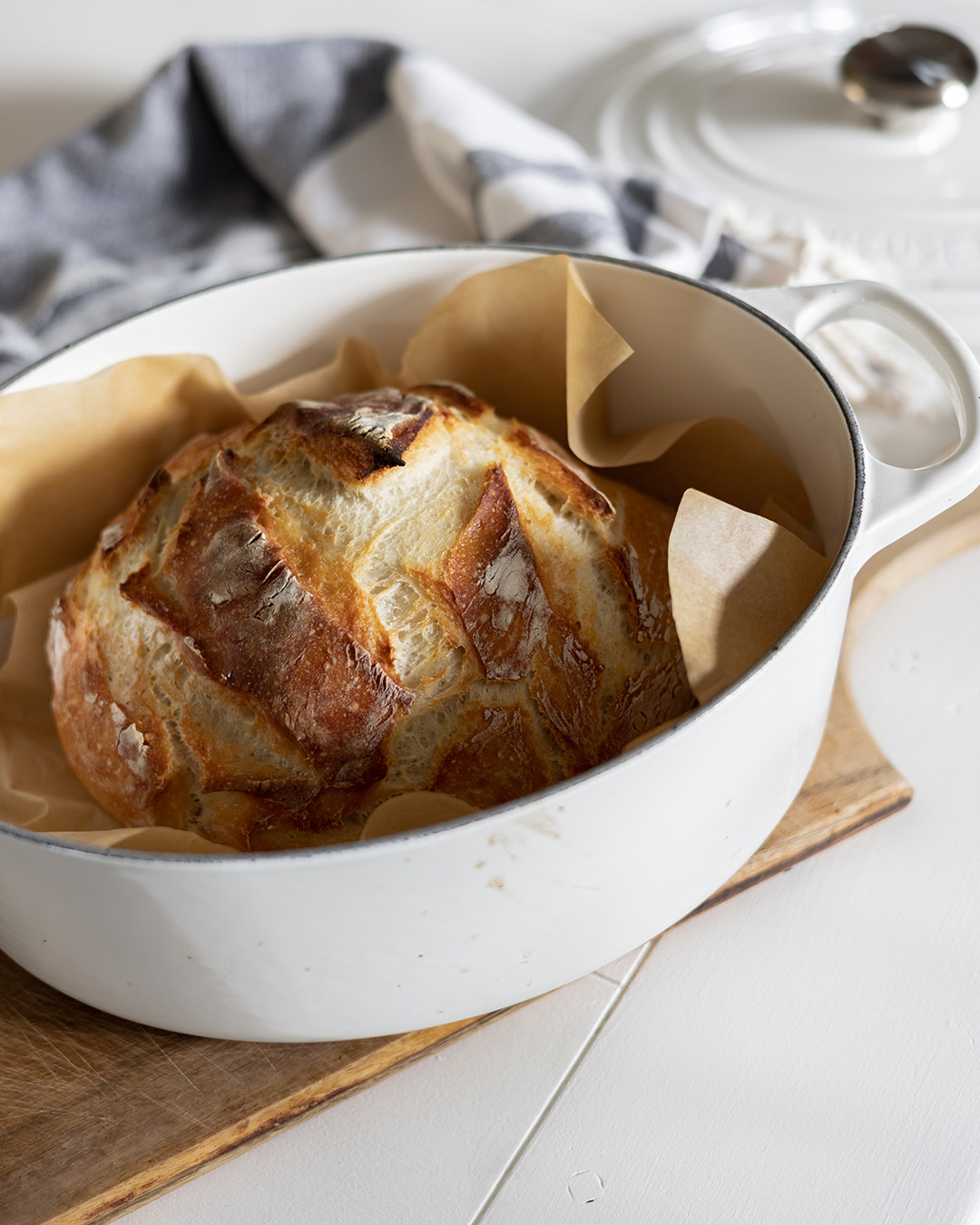 This Le Creuset overnight artisan bread recipe is the perfect homemade bread recipe for beginners and seasoned bakers as well! So simple, and so easy, but really makes you feel like you've accomplished something special. :)