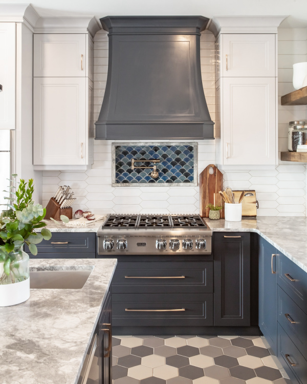 As far as timeless color combinations go, you can't get much better than blue and white. Blue kitchen cabinets have been having a moment for the past few years, so here are a few of our favorites that we've captured recently.