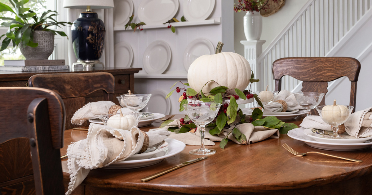 Easy and affordable Thanksgiving table decor ideas.