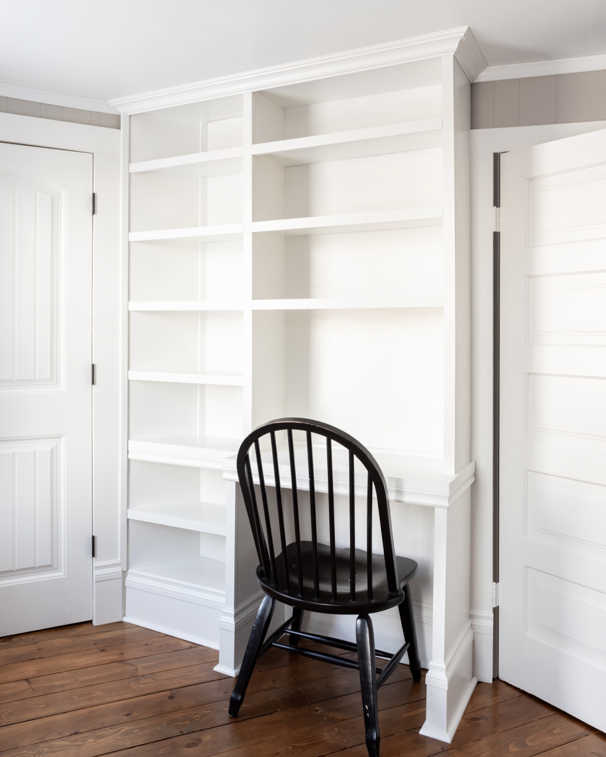 Benjamin Moore Simply White on trim and on the bookshelf.
